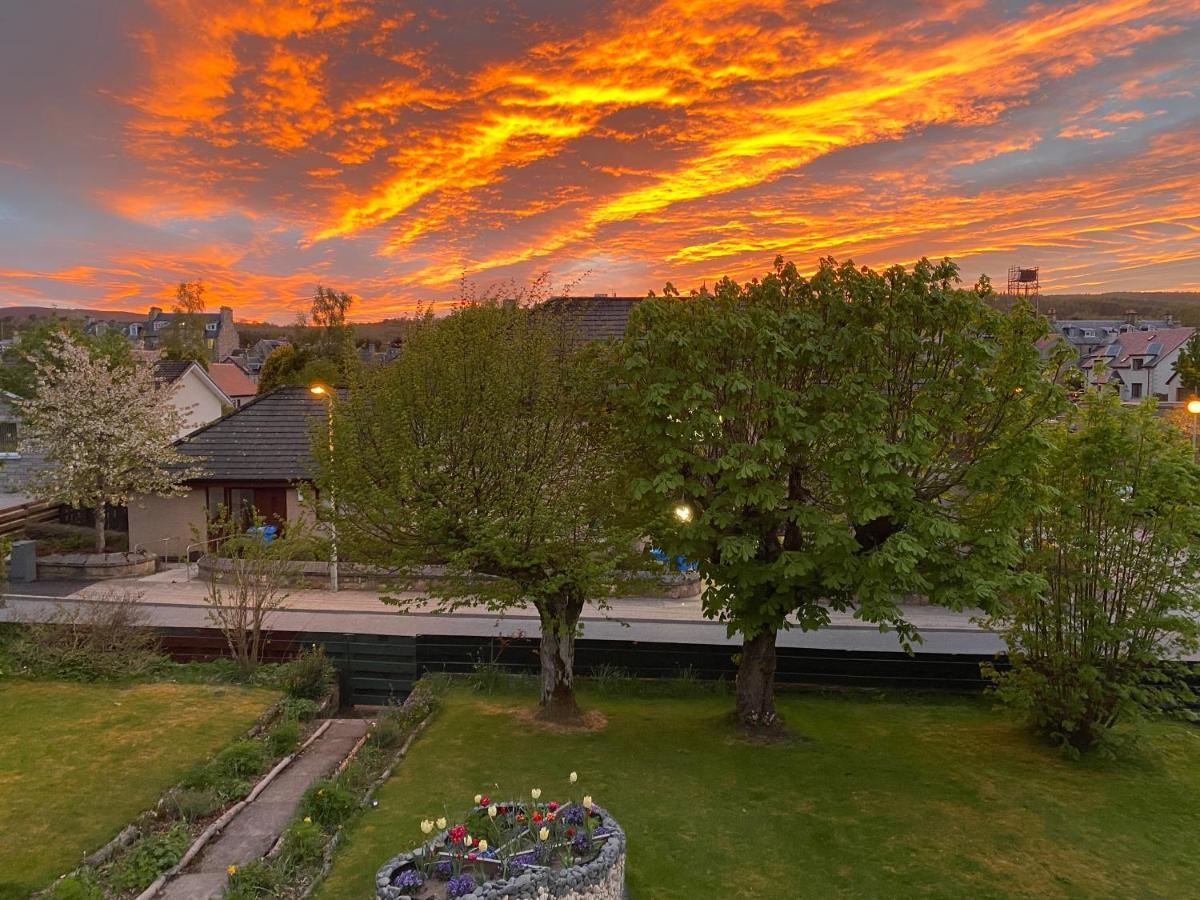 Garden Park Guest House Grantown-on-Spey ภายนอก รูปภาพ